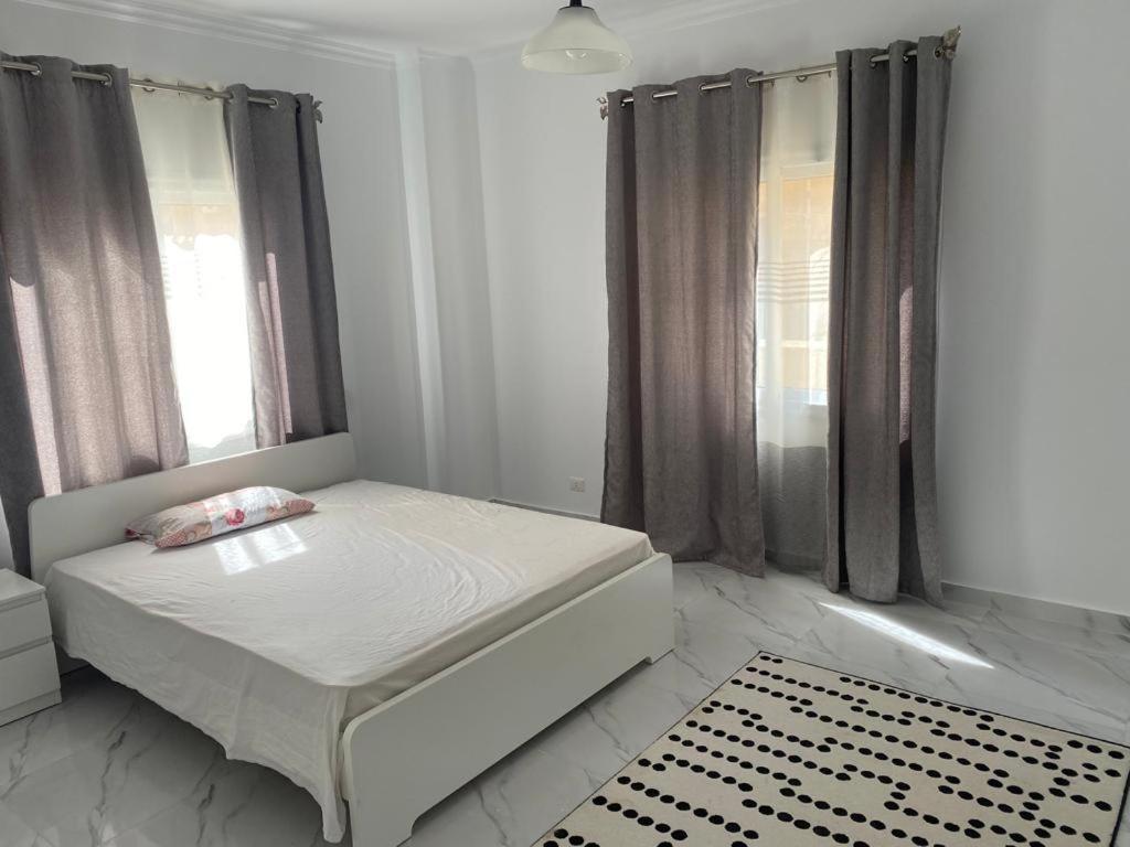 Apartment American Oasis: 3-bedroom With Garden