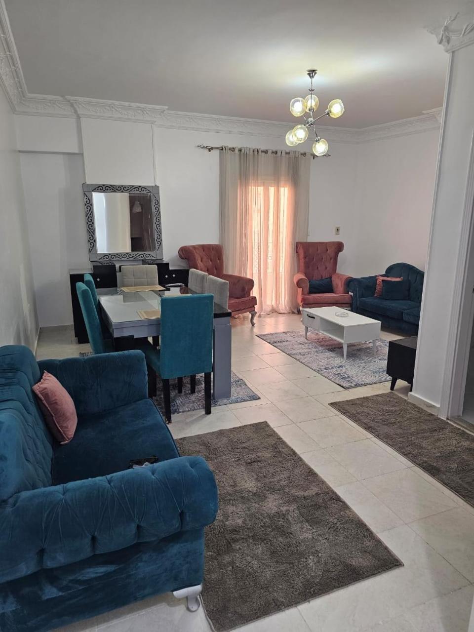 شقه فندقيه 3 غرف حمامين و مطبخ و حديقه خاصه امام الجامعه الامريكيه و مول Point 90 Apartmán *